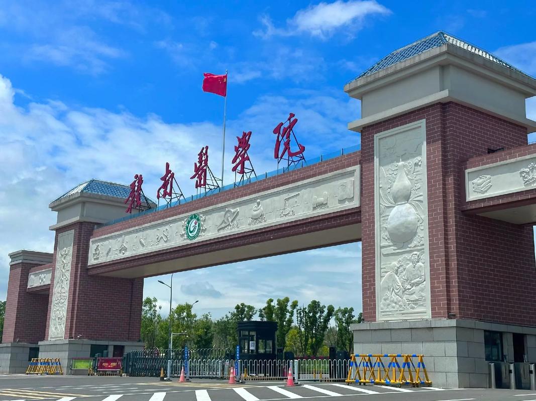 贛南醫(yī)學(xué)院怎么樣(贛南醫(yī)科大學(xué)值得考嗎)-圖1