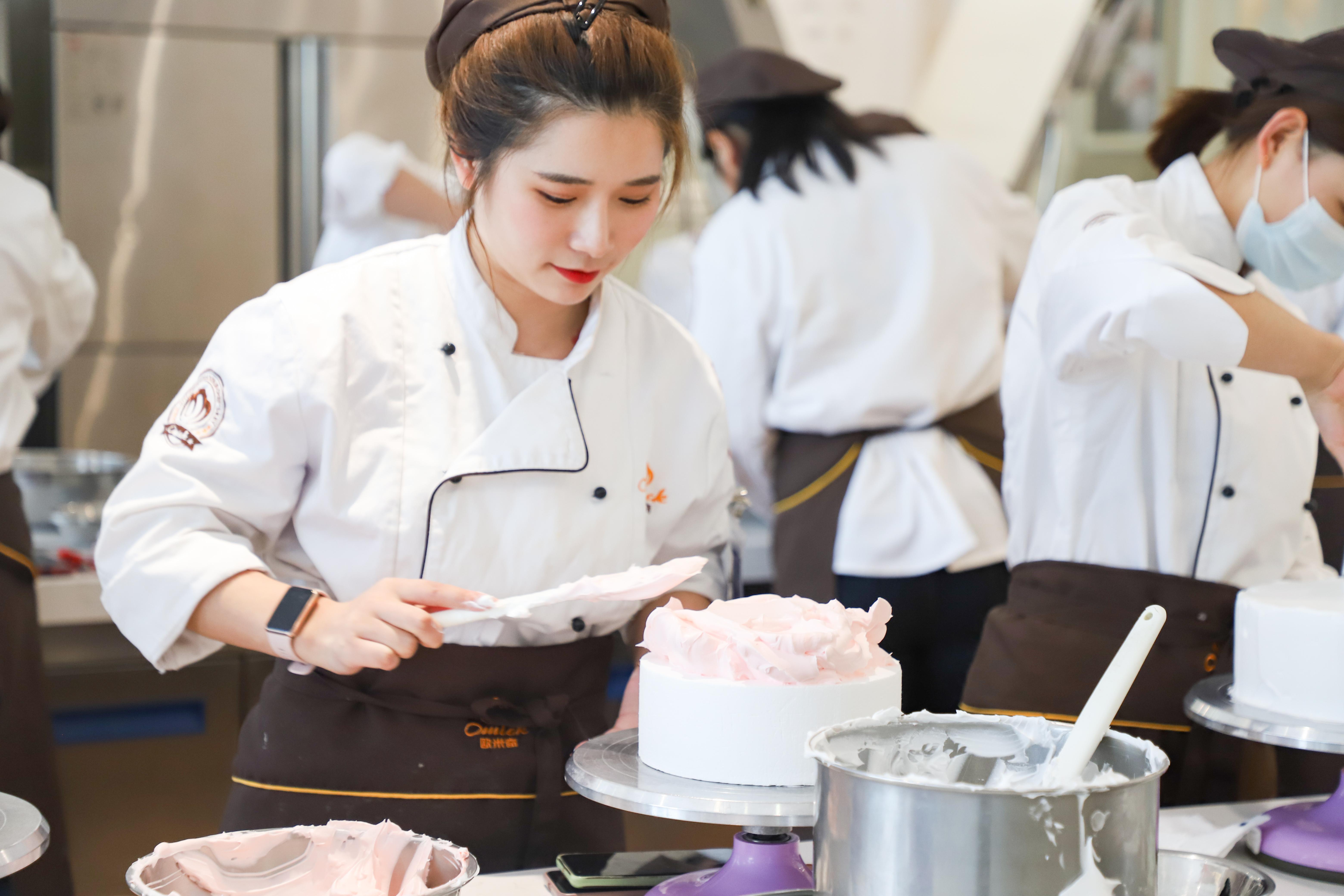 女孩學(xué)西點師累不累-圖1