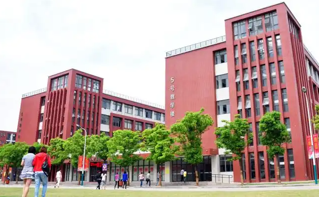 安徽新華學院(中專部)有什么專業？學費多少？2025年最新招生簡章-圖1
